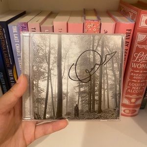 Taylor Swift SIGNED folklore CD